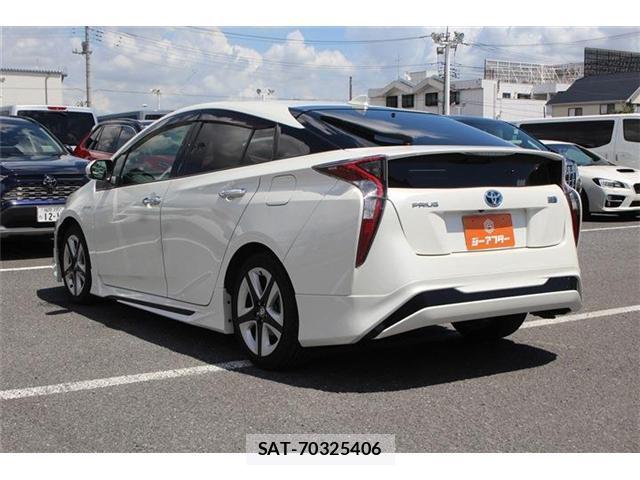 Toyota PRIUS 2018-06 8362966-11
