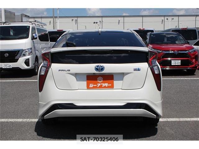 Toyota PRIUS 2018-06 8362966-12