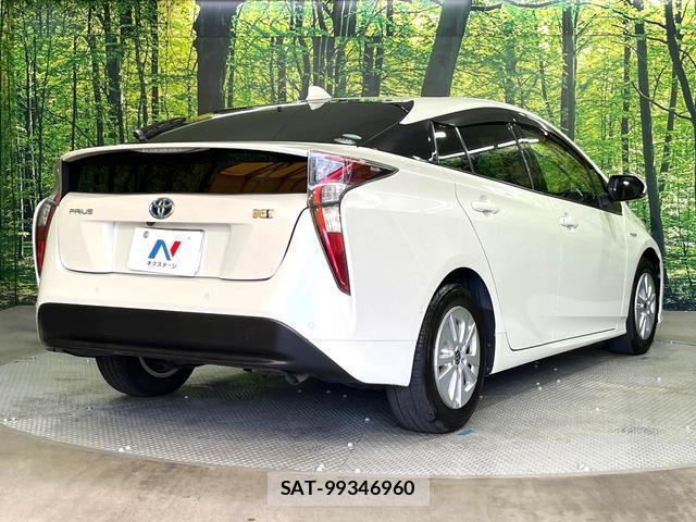 Toyota PRIUS 2016-12 8362989-15