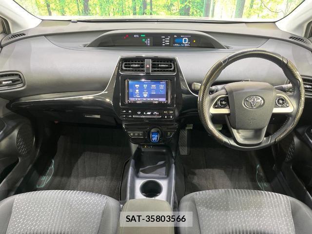 Toyota PRIUS 2018-03 8363214-1