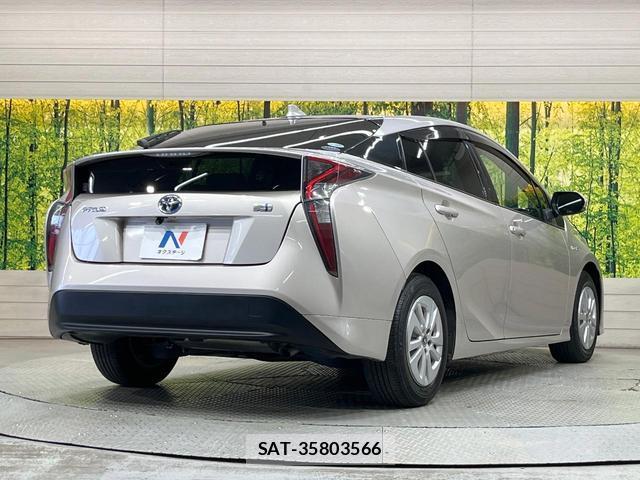 Toyota PRIUS 2018-03 8363214-16