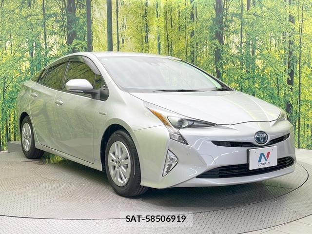 Toyota PRIUS 2018-01 8363312-15