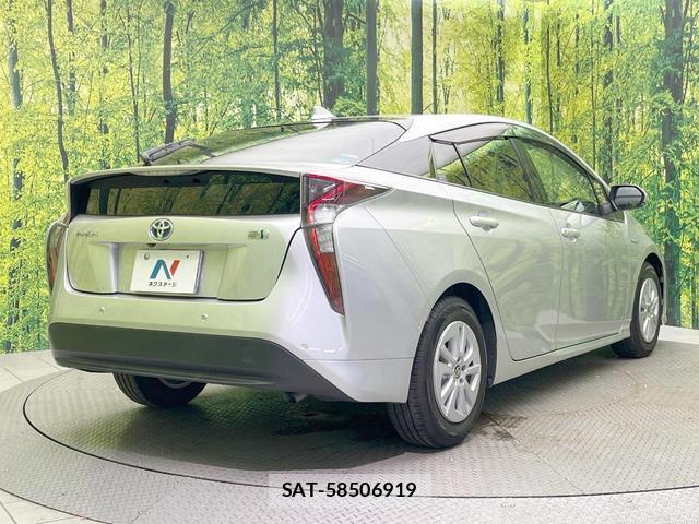 Toyota PRIUS 2018-01 8363312-16