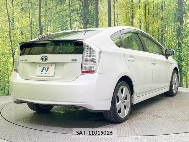 Toyota PRIUS 2010-04 8363313-15