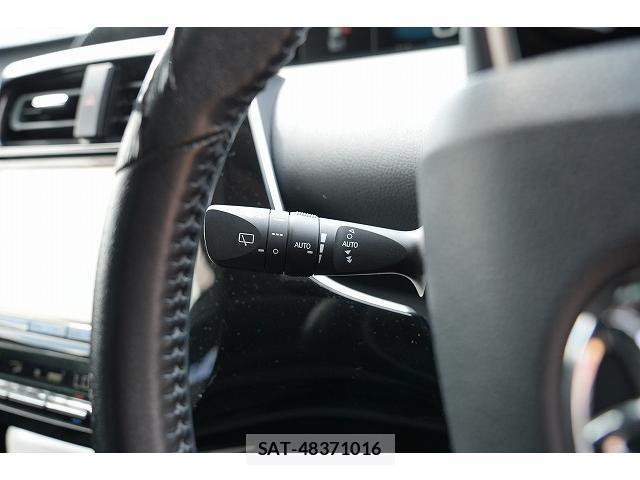 Toyota PRIUS 2017-04 8363381-10