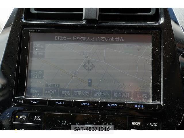 Toyota PRIUS 2017-04 8363381-12