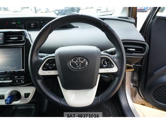 Toyota PRIUS 2017-04 8363381-18