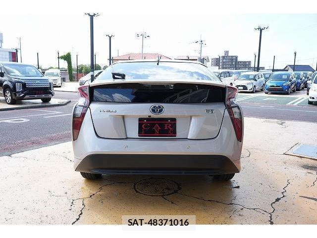 Toyota PRIUS 2017-04 8363381-19