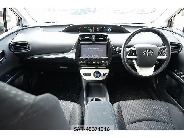 Toyota PRIUS 2017-04 8363381-3