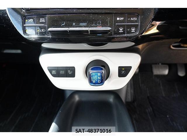 Toyota PRIUS 2017-04 8363381-4