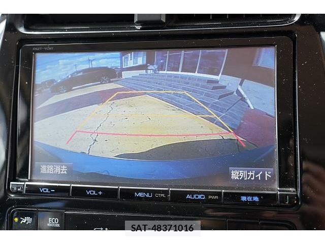 Toyota PRIUS 2017-04 8363381-6