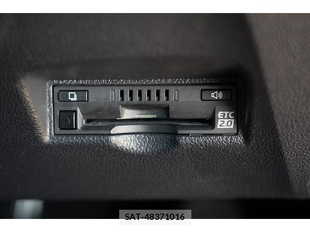 Toyota PRIUS 2017-04 8363381-7