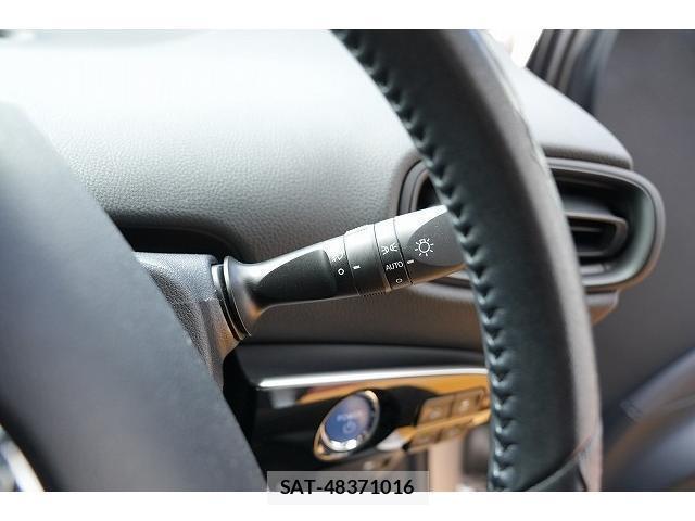 Toyota PRIUS 2017-04 8363381-9