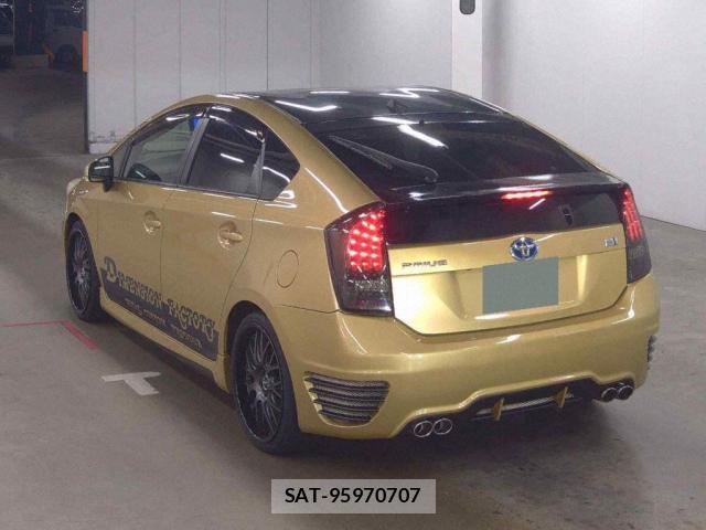 Toyota PRIUS 2013-11 8363417-1