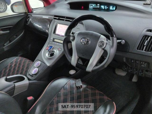 Toyota PRIUS 2013-11 8363417-2