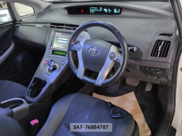 Toyota PRIUS 2013-07 8363431-2