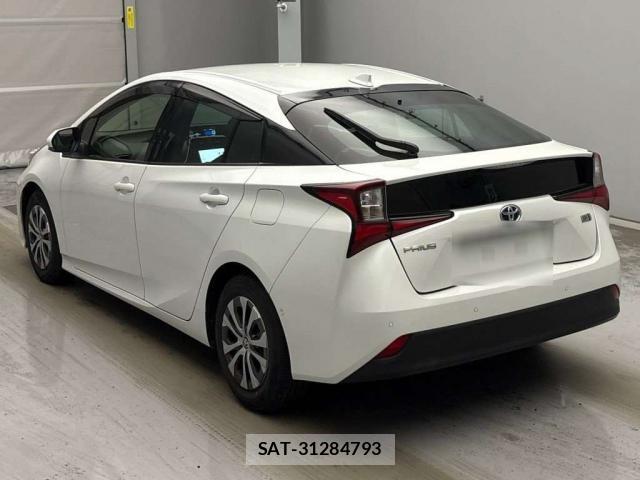 Toyota PRIUS 2021-06 8363444-1