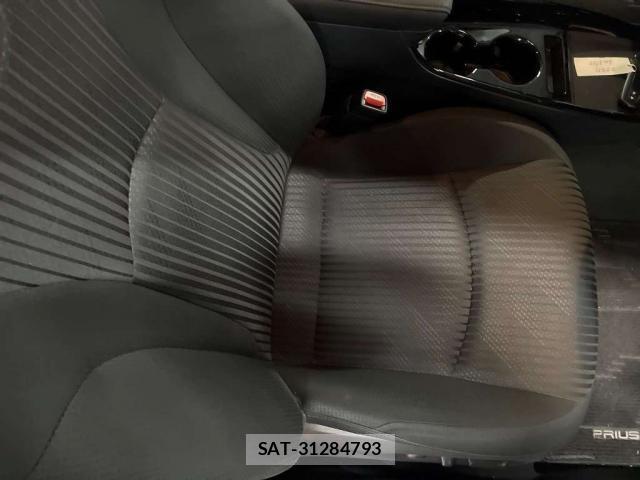 Toyota PRIUS 2021-06 8363444-11