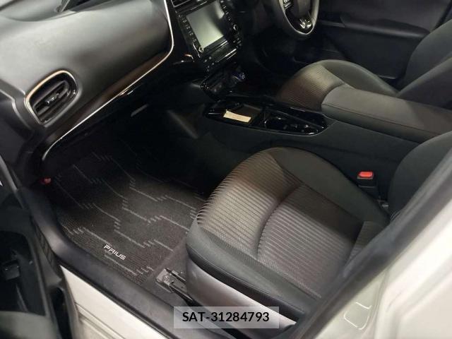 Toyota PRIUS 2021-06 8363444-13