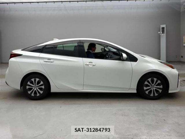 Toyota PRIUS 2021-06 8363444-3