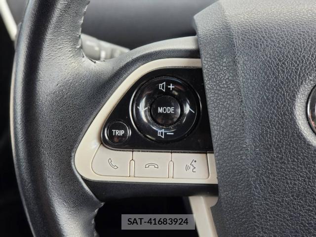 Toyota PRIUS 2016-03 8363519-18