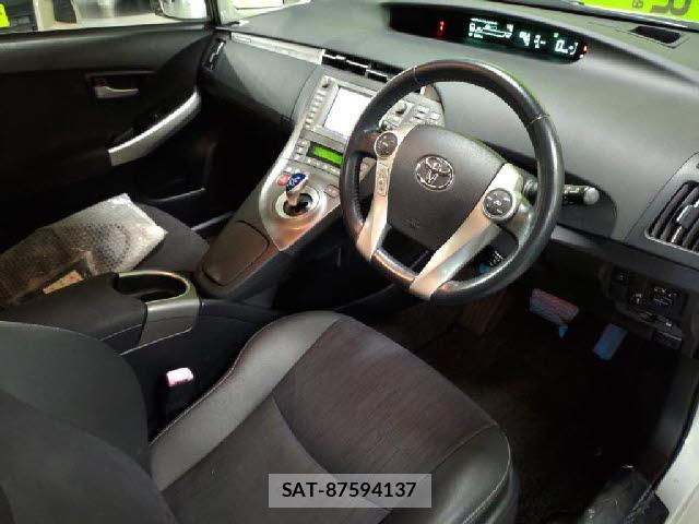 Toyota PRIUS 2012-02 8363818-2
