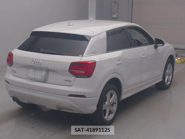 Audi Q2 2017-11 8362085-3