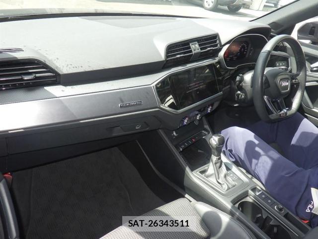 Audi Q3 2020-09 8362121-2