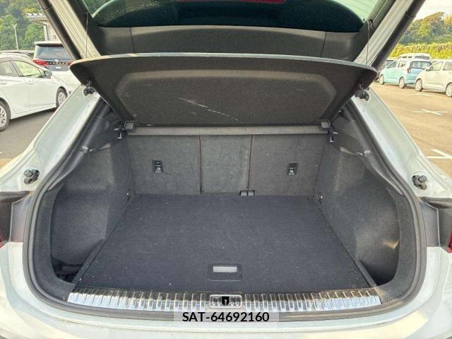 Audi Q3 2021-07 8362162-3