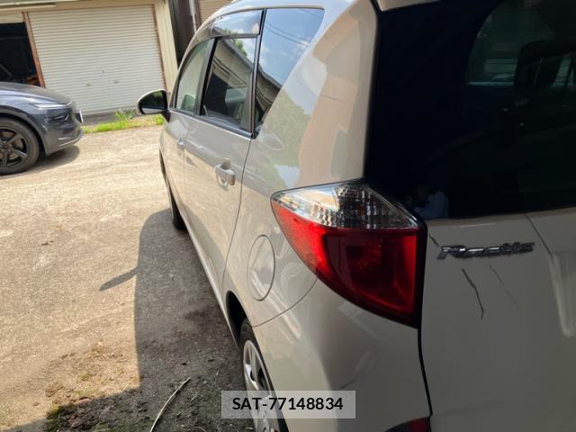 Toyota RACTIS 2012-05 8361971-12
