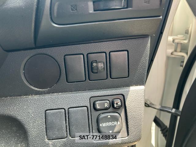 Toyota RACTIS 2012-05 8361971-14