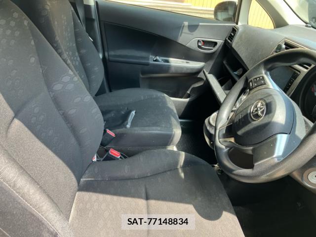 Toyota RACTIS 2012-05 8361971-4