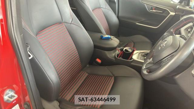 Toyota RAV4 PHV 2022-03 8362244-5