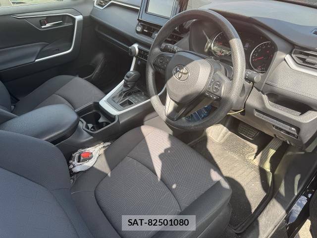 Toyota RAV4 2019-11 8360839-13