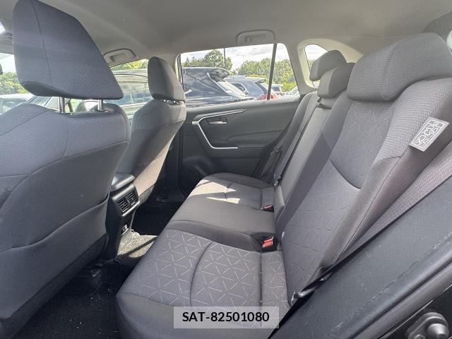 Toyota RAV4 2019-11 8360839-17