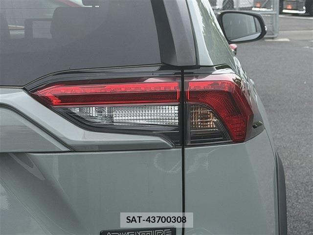 Toyota RAV4 2023-07 8360977-12