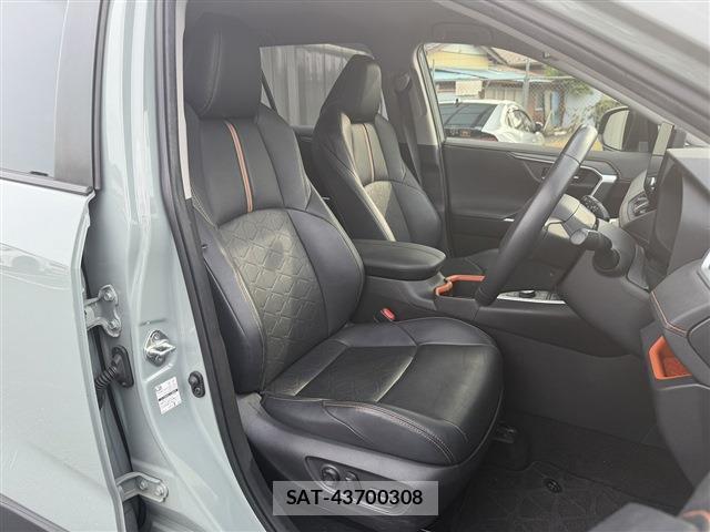 Toyota RAV4 2023-07 8360977-14