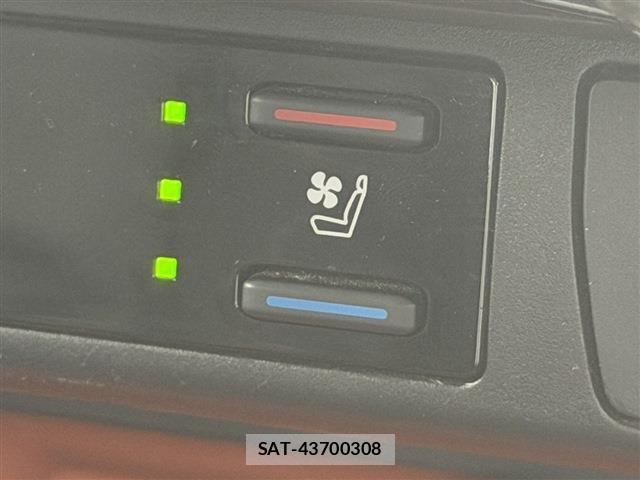 Toyota RAV4 2023-07 8360977-4