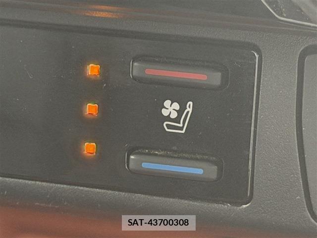 Toyota RAV4 2023-07 8360977-5