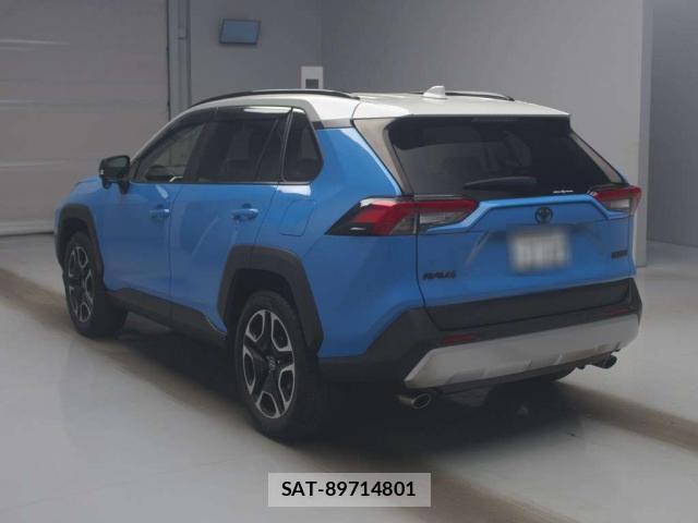 Toyota RAV4 2019-04 8362125-1