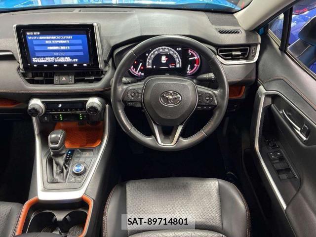 Toyota RAV4 2019-04 8362125-2