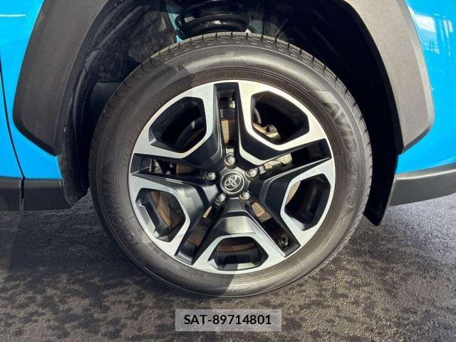 Toyota RAV4 2019-04 8362125-3