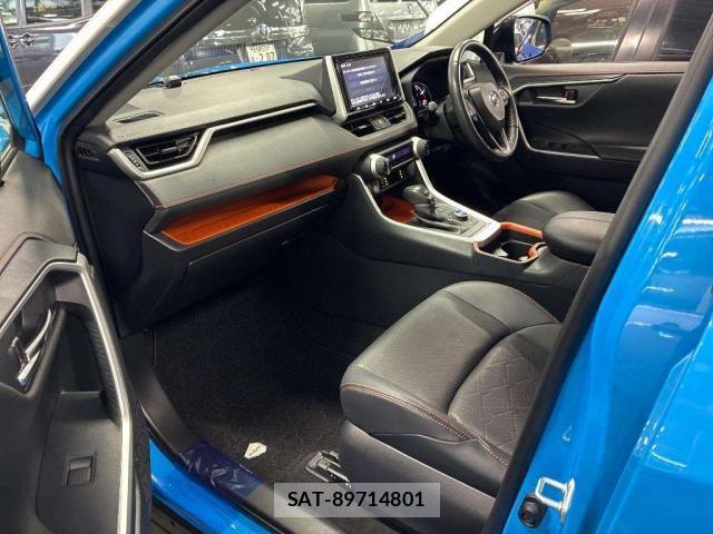 Toyota RAV4 2019-04 8362125-4
