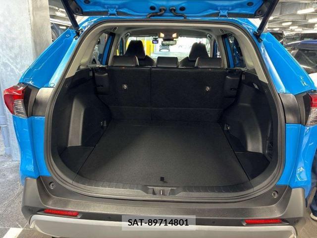 Toyota RAV4 2019-04 8362125-7