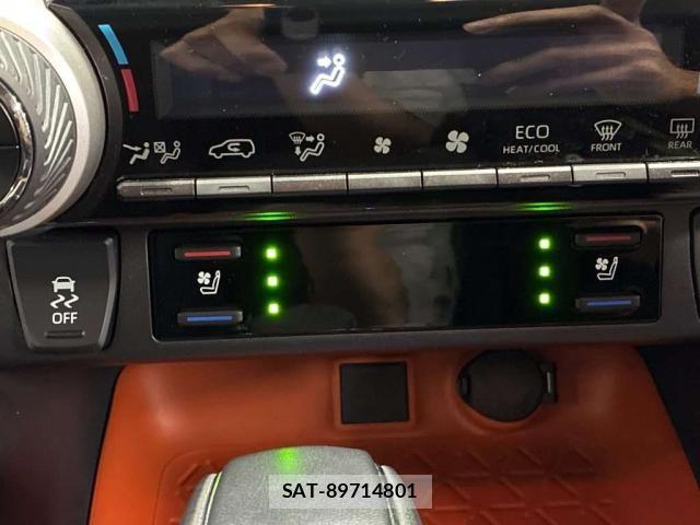 Toyota RAV4 2019-04 8362125-8