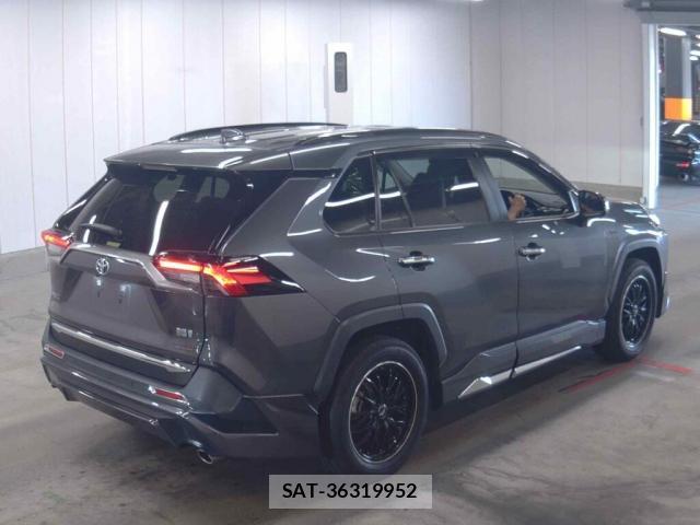 Toyota RAV4 2021-11 8362127-1
