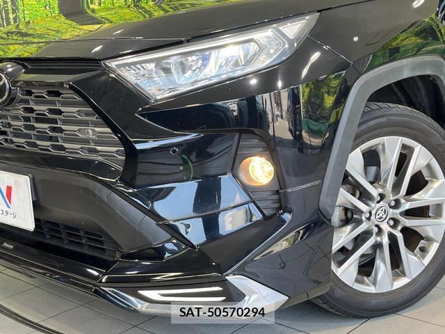 Toyota RAV4 2020-04 8362832-11