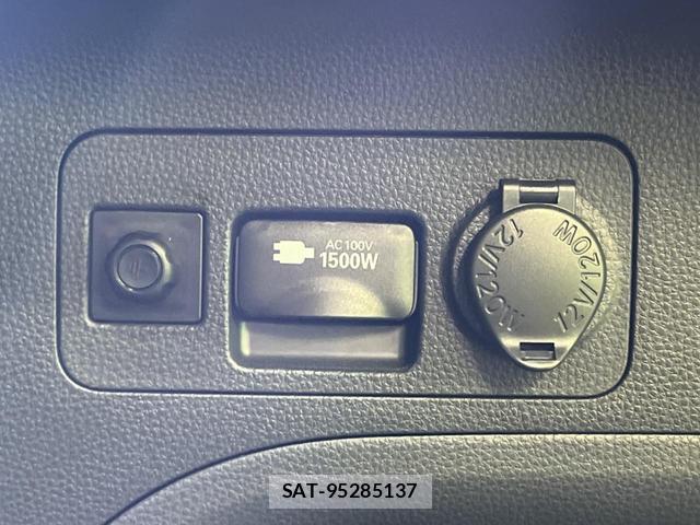 Toyota RAV4 2021-02 8363475-4