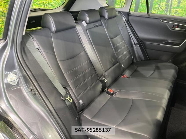 Toyota RAV4 2021-02 8363475-8