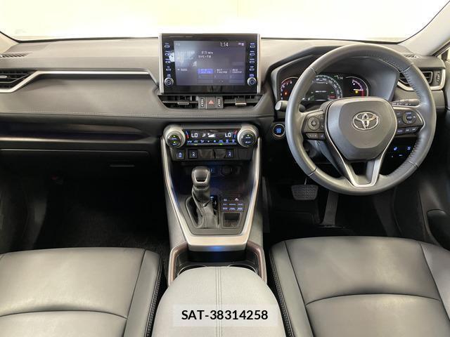 Toyota RAV4 2021-01 8363625-1